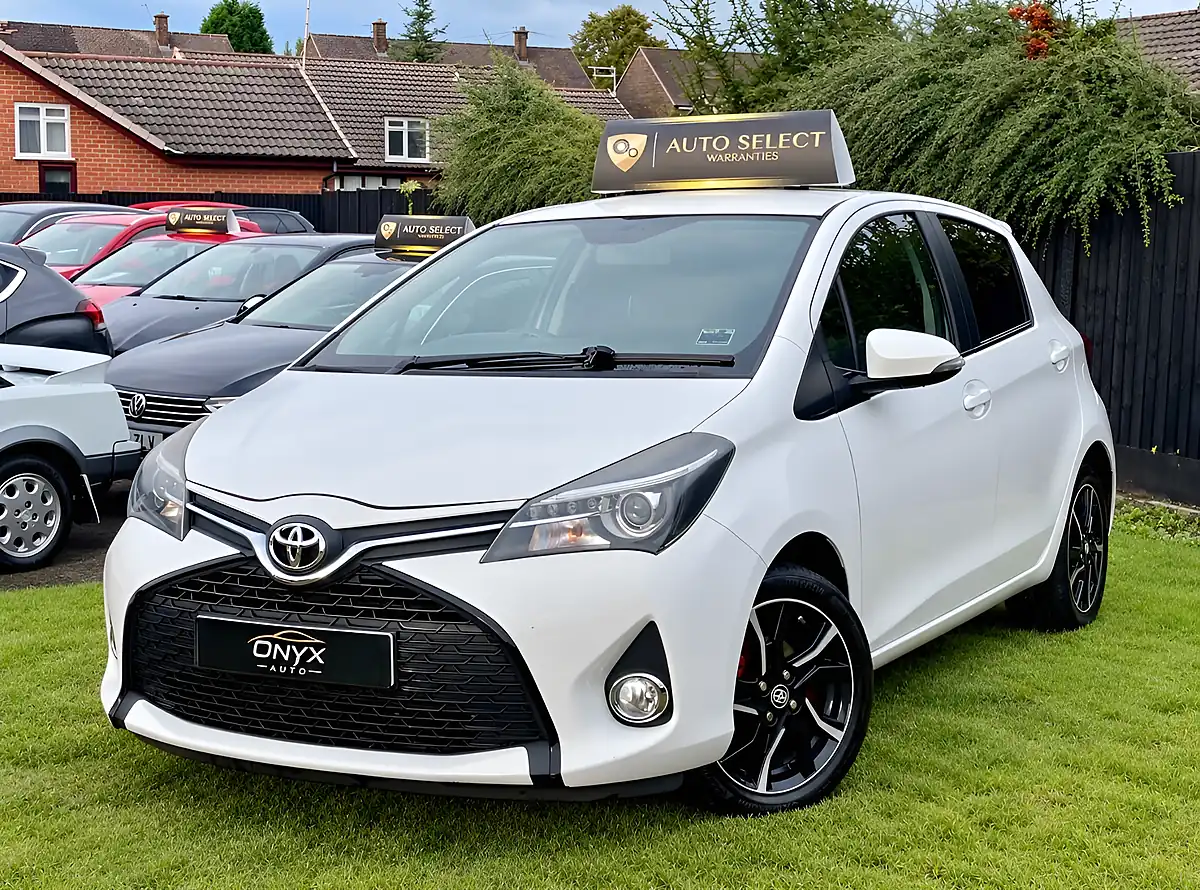 Used 2015 Toyota Yaris Sport Pure White - Interior and Exterior details 5