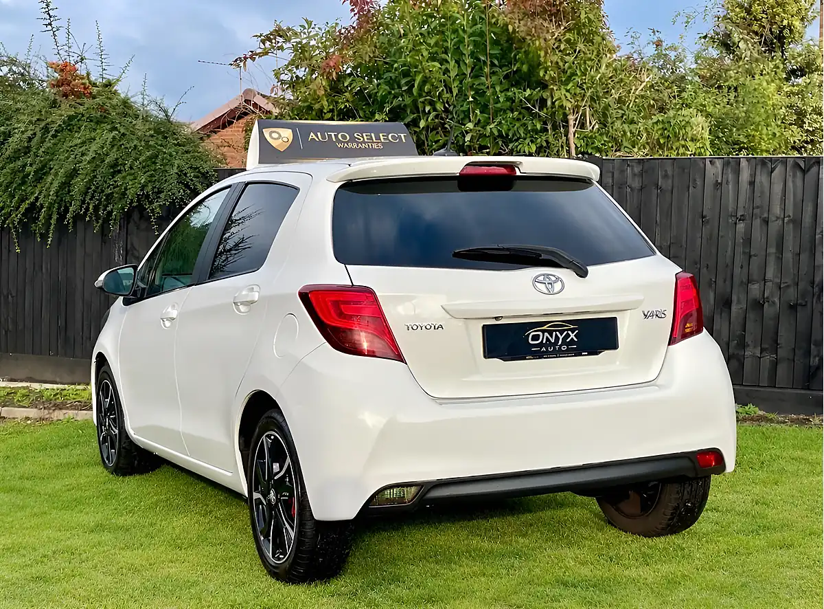 Used 2015 Toyota Yaris Sport Pure White - Interior and Exterior details 7