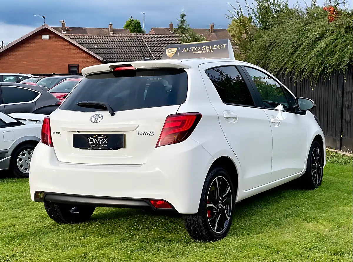 Used 2015 Toyota Yaris Sport Pure White - Interior and Exterior details 8