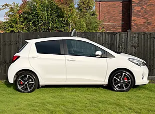Used 2015 Toyota Yaris Sport Pure White - Interior and Exterior details 9