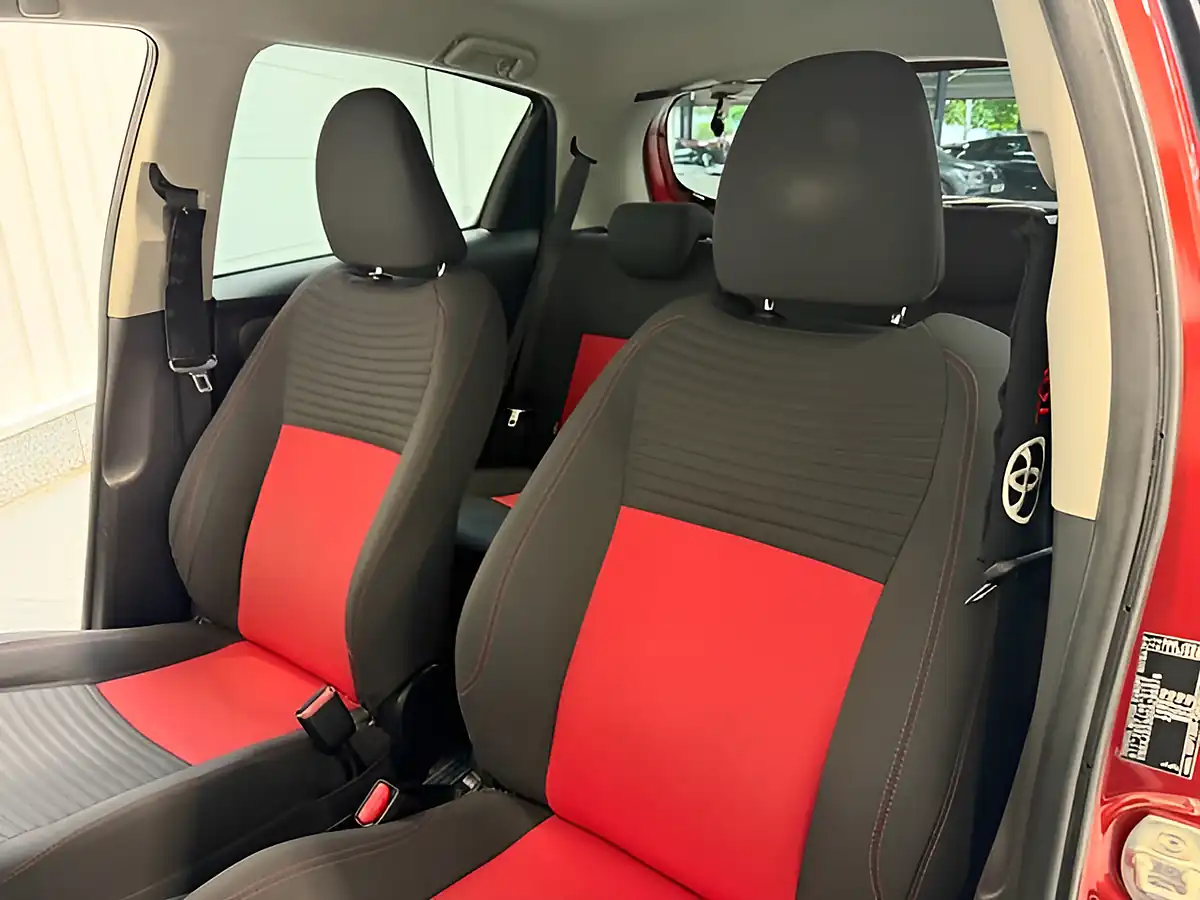 Used 2015 Toyota Yaris Sport Red - Interior and Exterior details 10