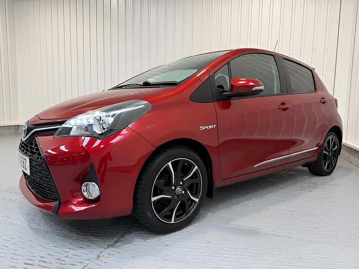 Used 2015 Toyota Yaris Sport Red - Interior and Exterior details 3