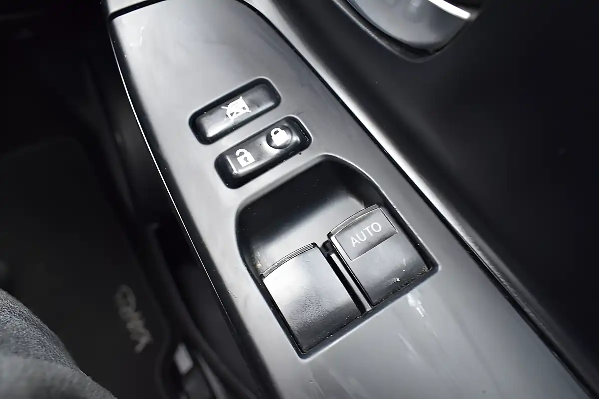 Used 2015 Toyota Yaris Sport Red - Interior and Exterior details 18