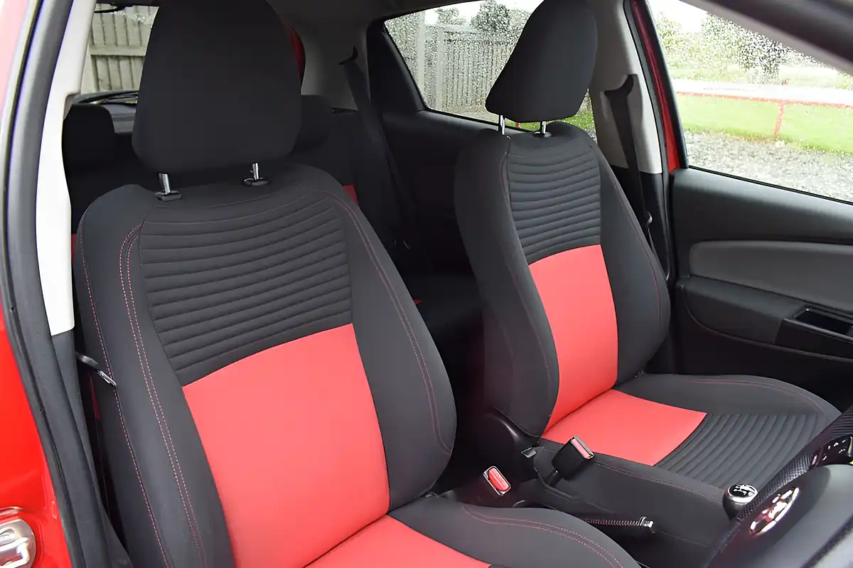 Used 2015 Toyota Yaris Sport Red - Interior and Exterior details 6