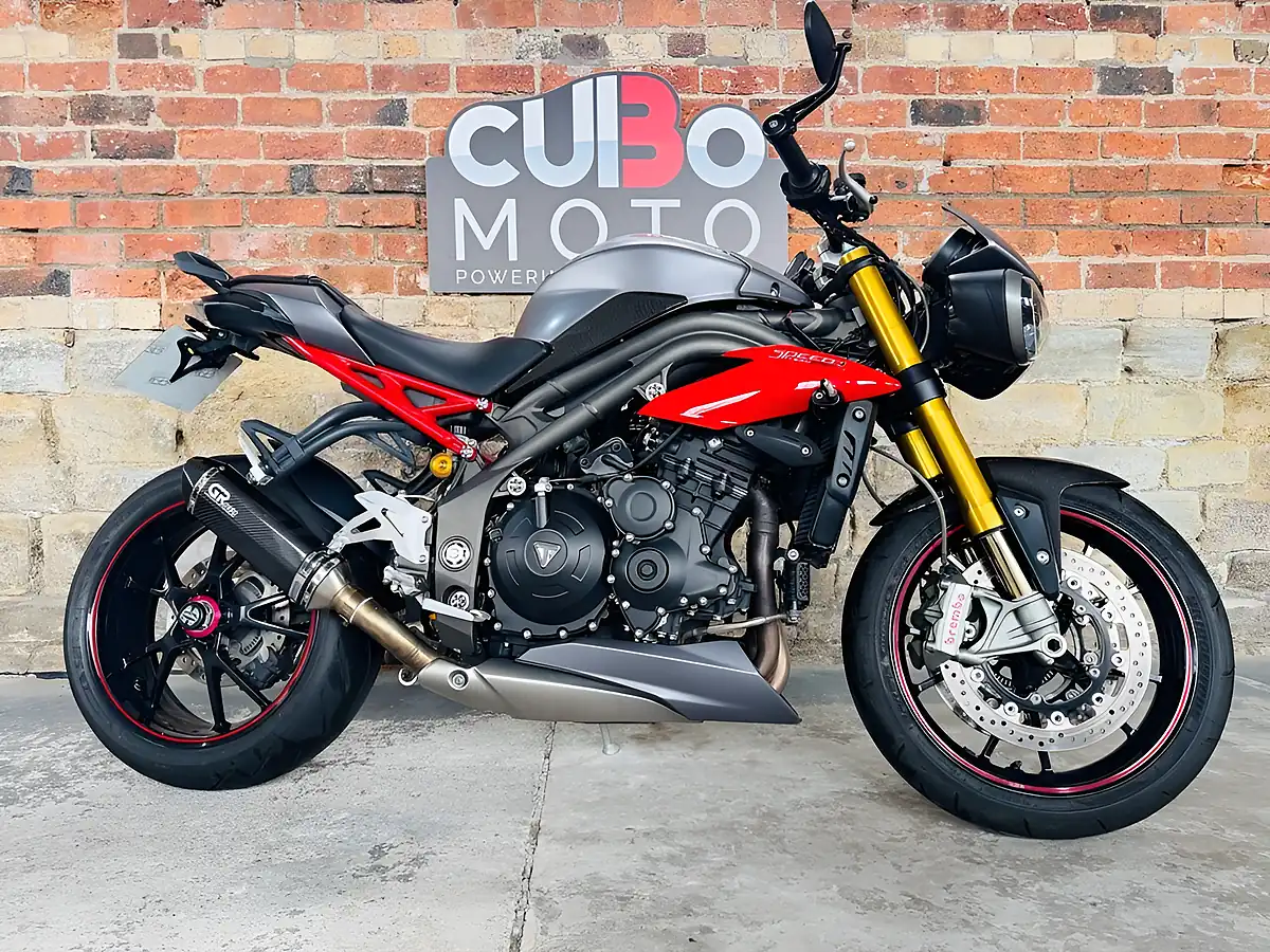 Used 2015 Triumph Speed Triple 1050 R Grey - Front View