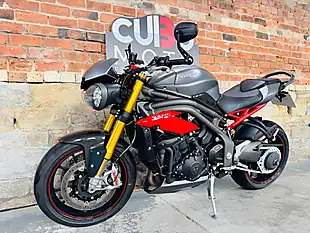 Used 2015 Triumph Speed Triple 1050 R Grey - Interior and Exterior details 12