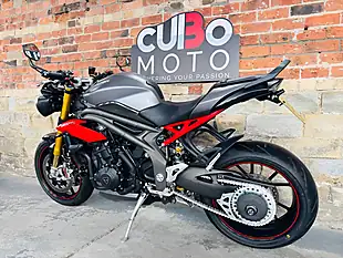 Used 2015 Triumph Speed Triple 1050 R Grey - Interior and Exterior details 13