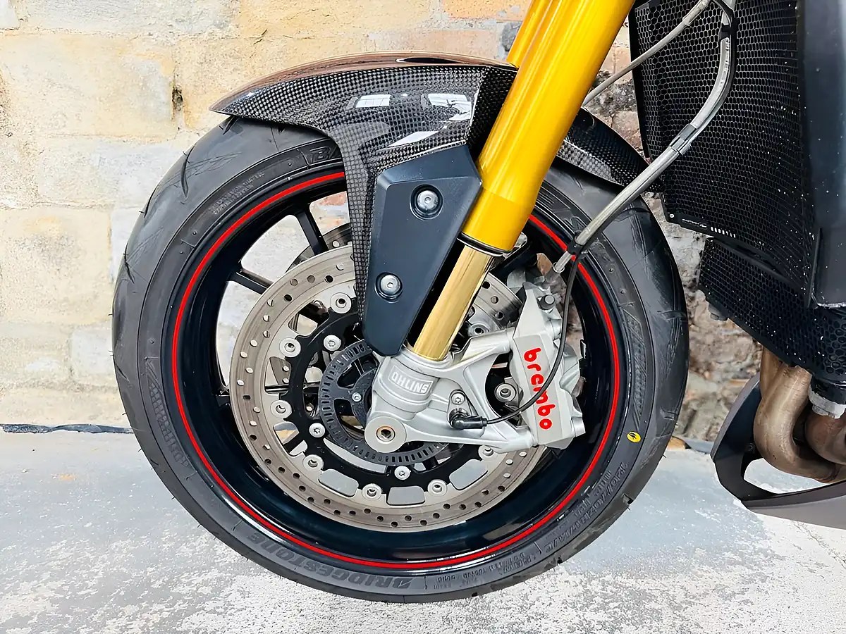 Used 2015 Triumph Speed Triple 1050 R Grey - Interior and Exterior details 14