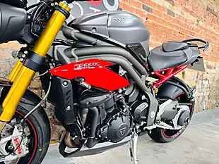Used 2015 Triumph Speed Triple 1050 R Grey - Interior and Exterior details 16