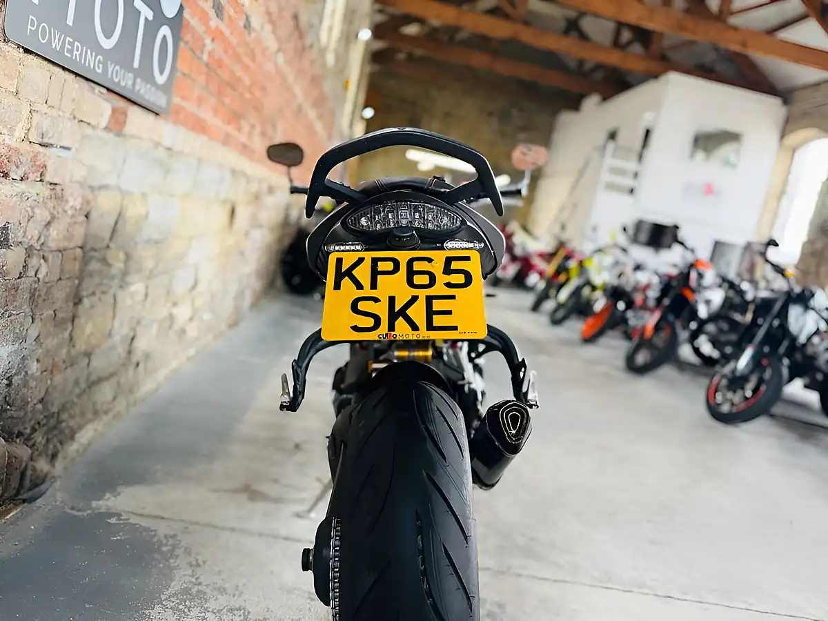 Used 2015 Triumph Speed Triple 1050 R Grey - Interior and Exterior details 17