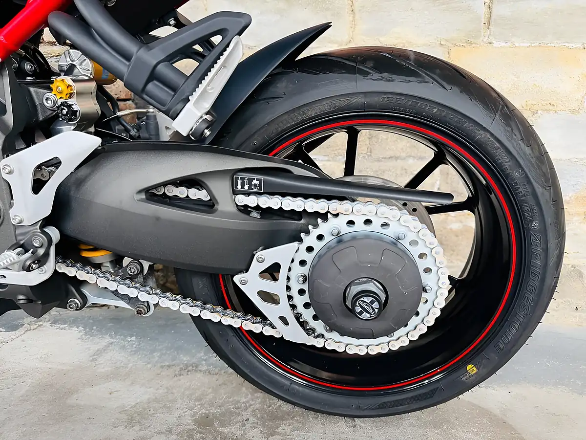 Used 2015 Triumph Speed Triple 1050 R Grey - Interior and Exterior details 18