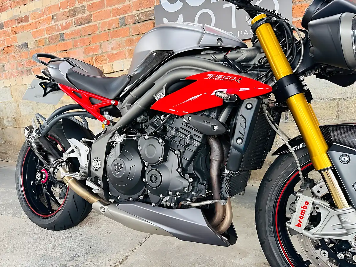 Used 2015 Triumph Speed Triple 1050 R Grey - Interior and Exterior details 6