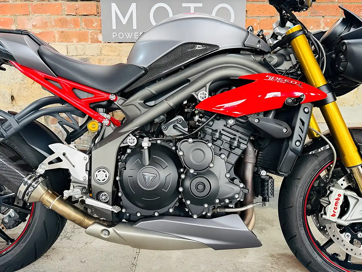 Used 2015 Triumph Speed Triple 1050 R Grey - Interior and Exterior details 7