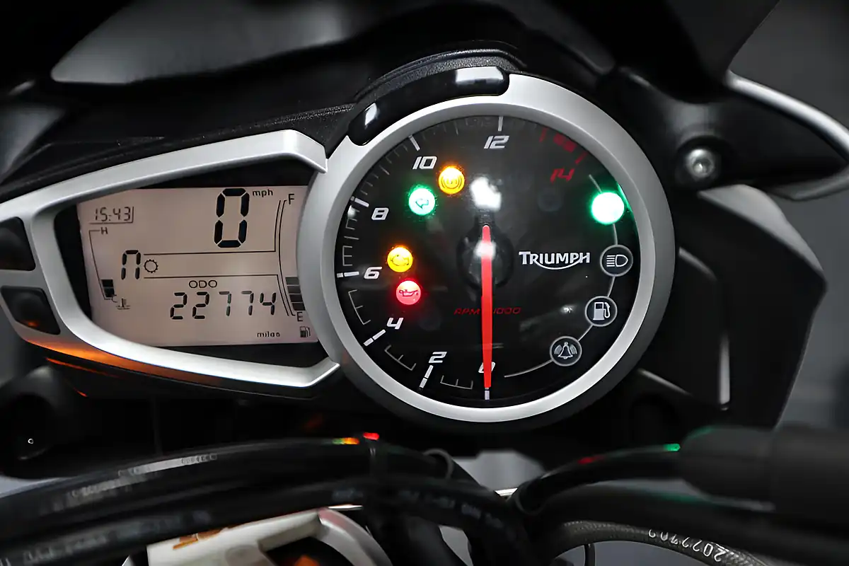 Used 2015 Triumph Street Triple Rx - Interior and Exterior details 11