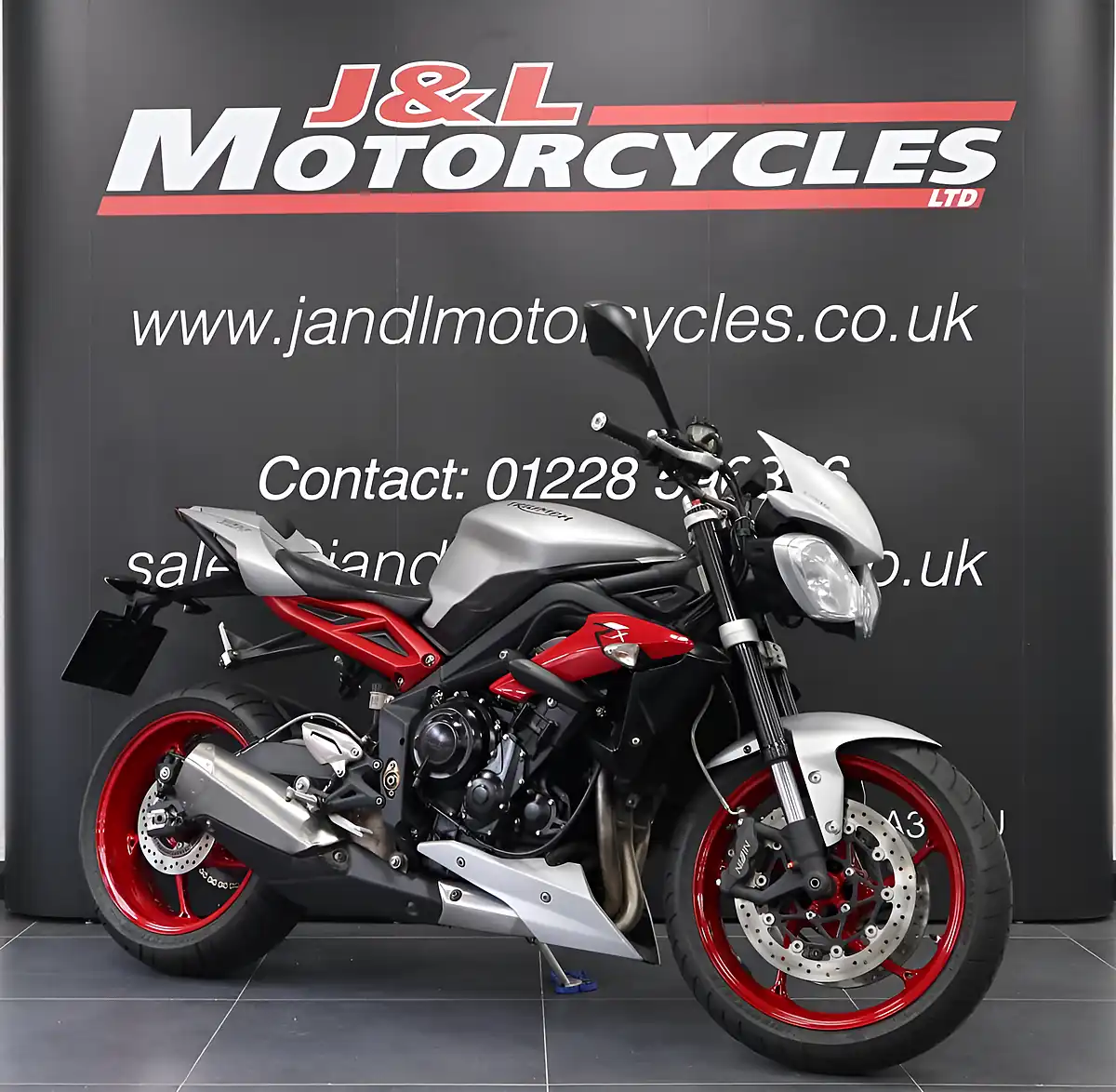 Used 2015 Triumph Street Triple Rx - Interior and Exterior details 2