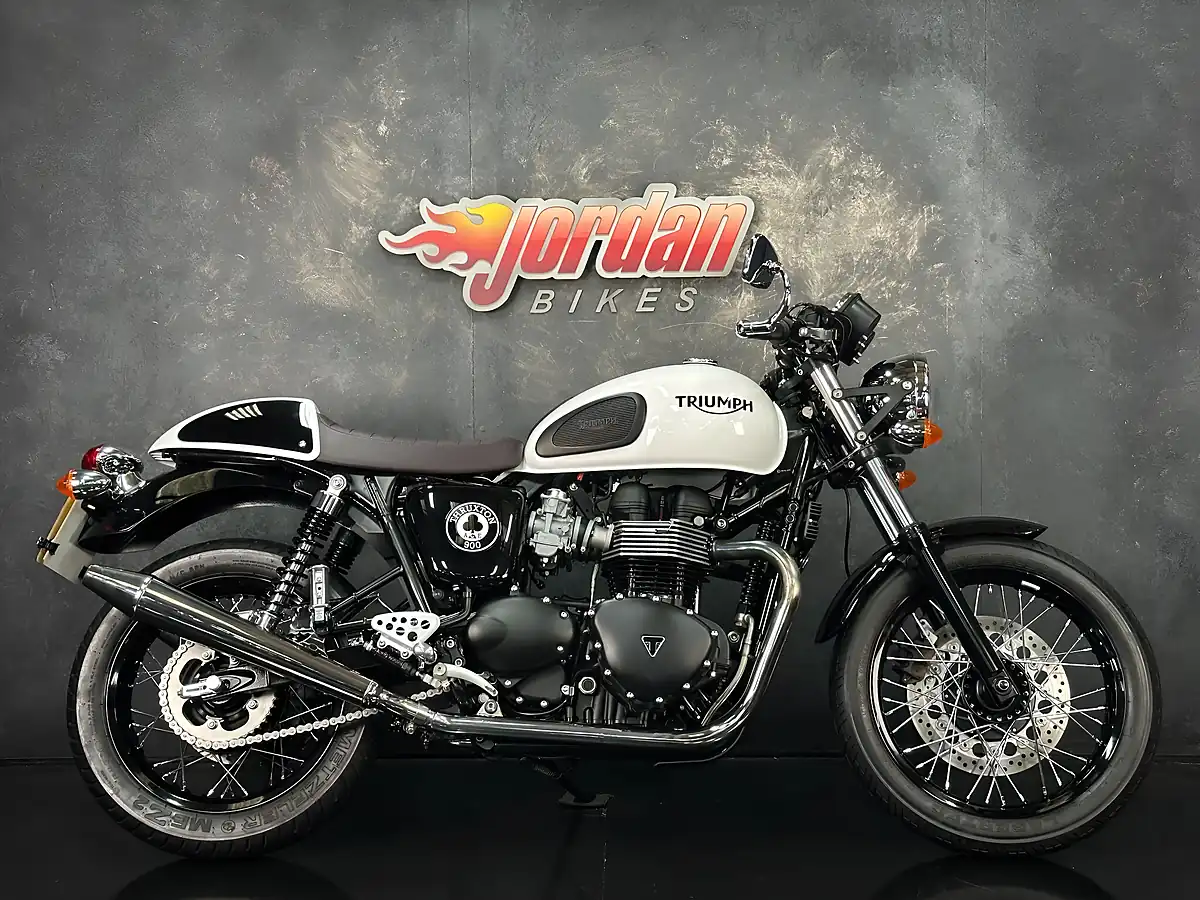Used 2015 Triumph Thruxton 900 Ace Cafe Special Edition White - Front View