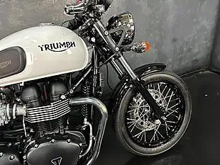 Used 2015 Triumph Thruxton 900 Ace Cafe Special Edition White - Interior and Exterior details 10