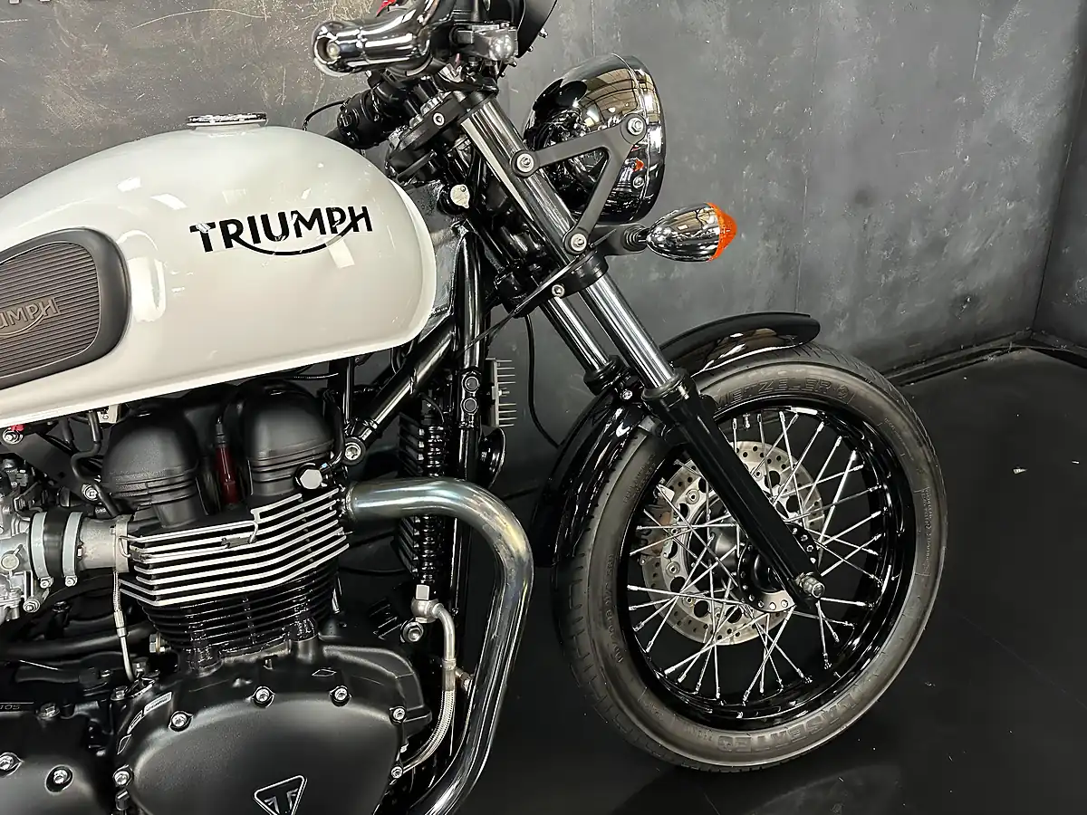 Used 2015 Triumph Thruxton 900 Ace Cafe Special Edition White - Interior and Exterior details 10