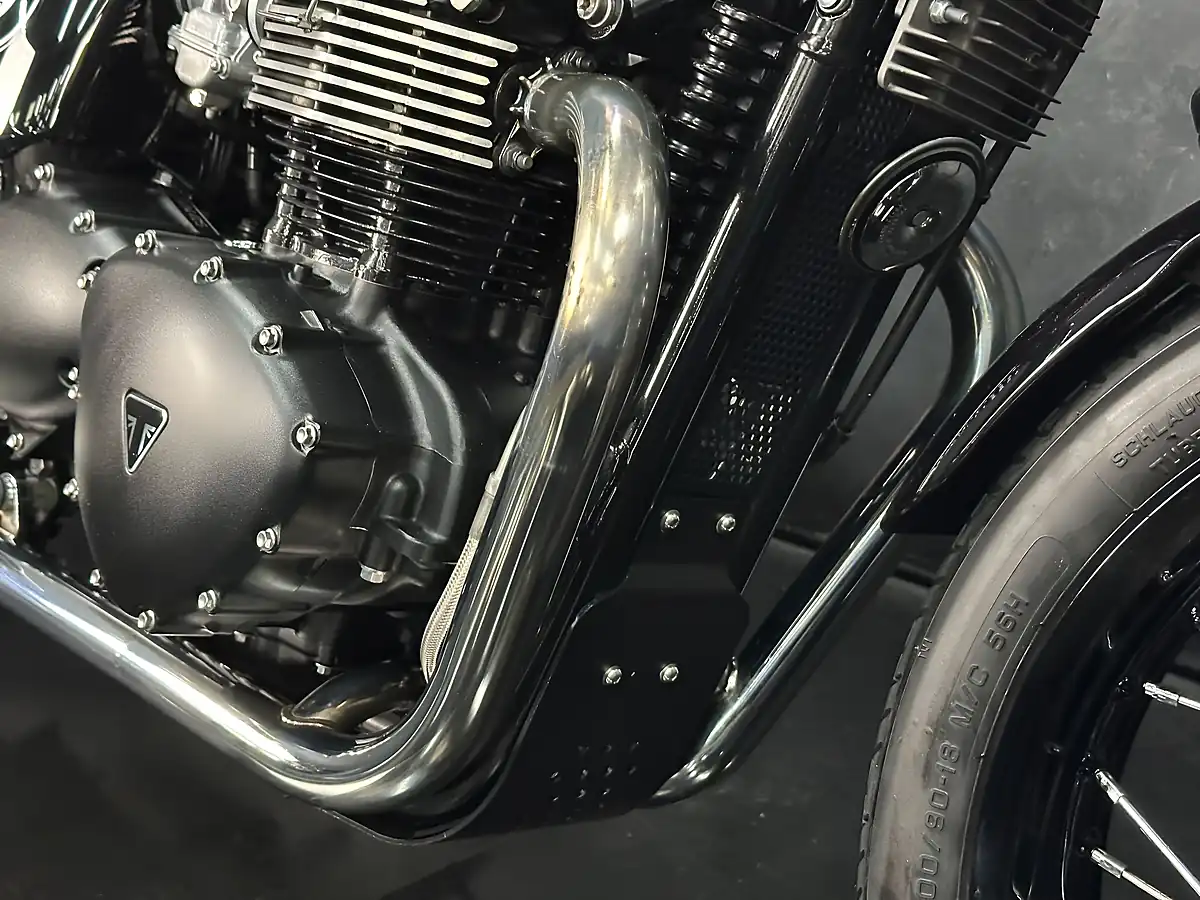 Used 2015 Triumph Thruxton 900 Ace Cafe Special Edition White - Interior and Exterior details 15