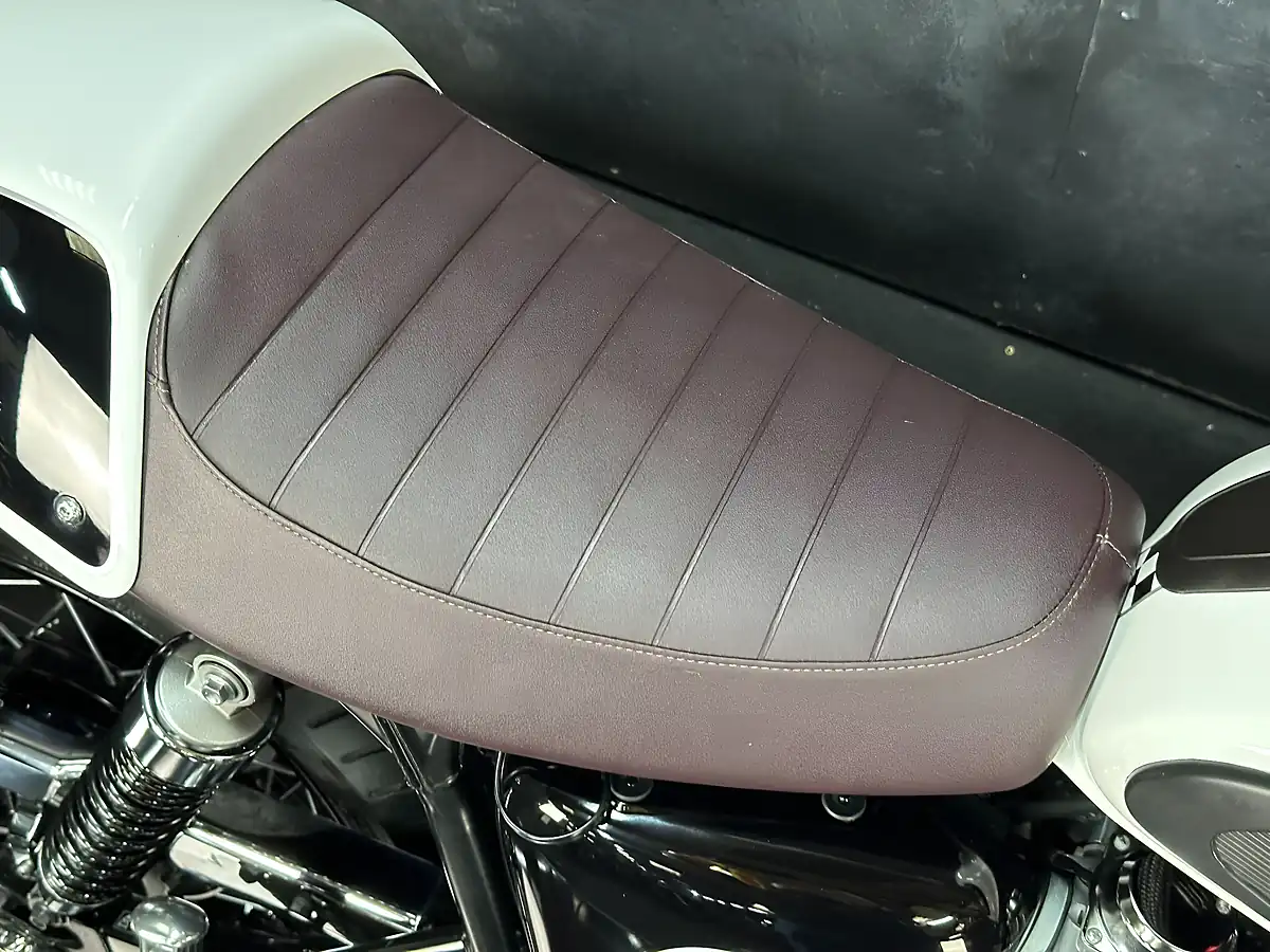 Used 2015 Triumph Thruxton 900 Ace Cafe Special Edition White - Interior and Exterior details 18