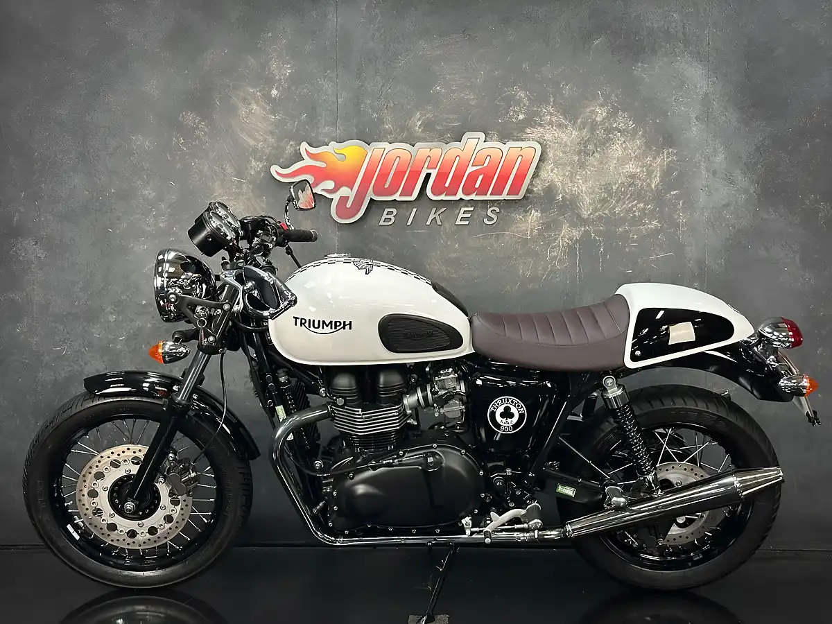 Used 2015 Triumph Thruxton 900 Ace Cafe Special Edition White - Interior and Exterior details 2