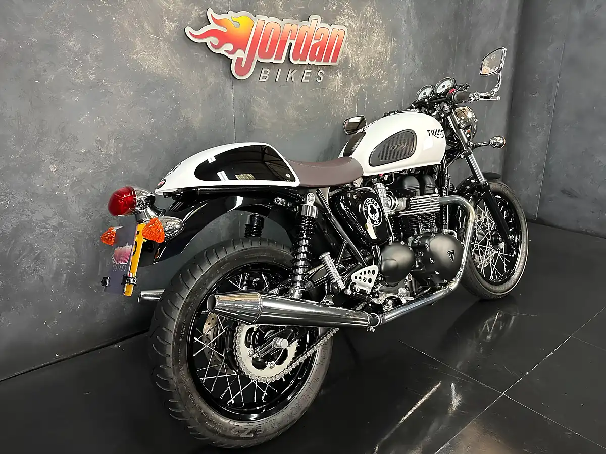 Used 2015 Triumph Thruxton 900 Ace Cafe Special Edition White - Interior and Exterior details 6