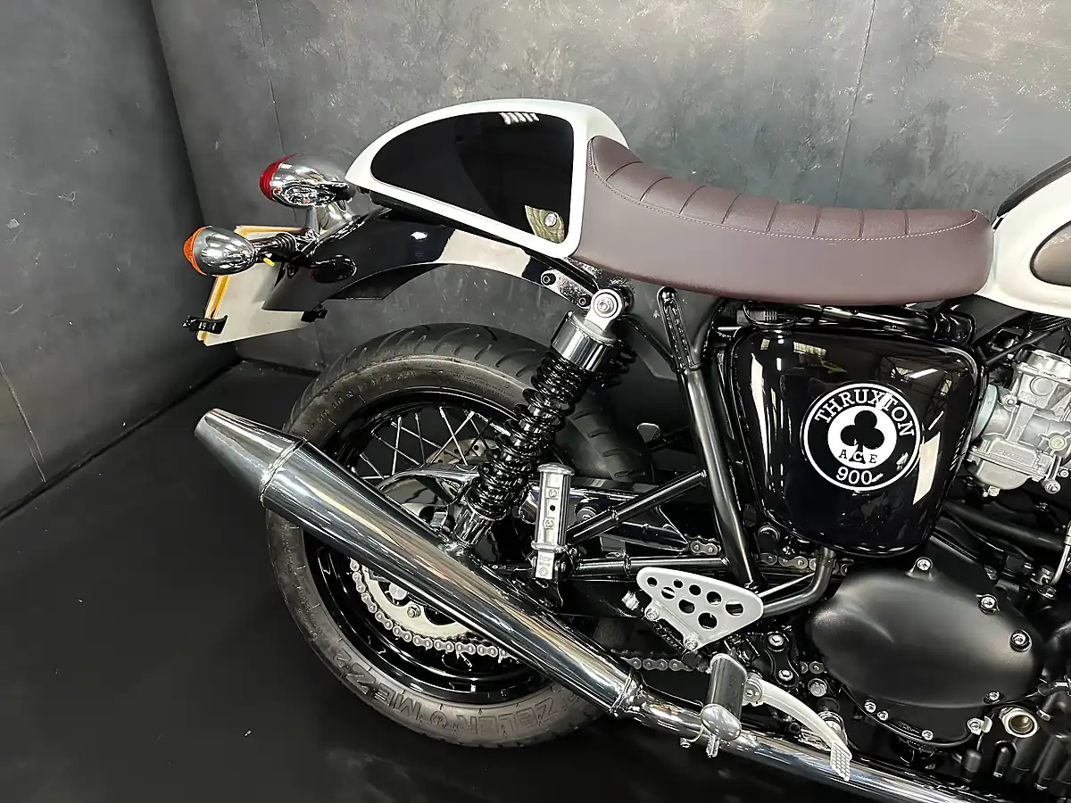 Used 2015 Triumph Thruxton 900 Ace Cafe Special Edition White - Interior and Exterior details 7