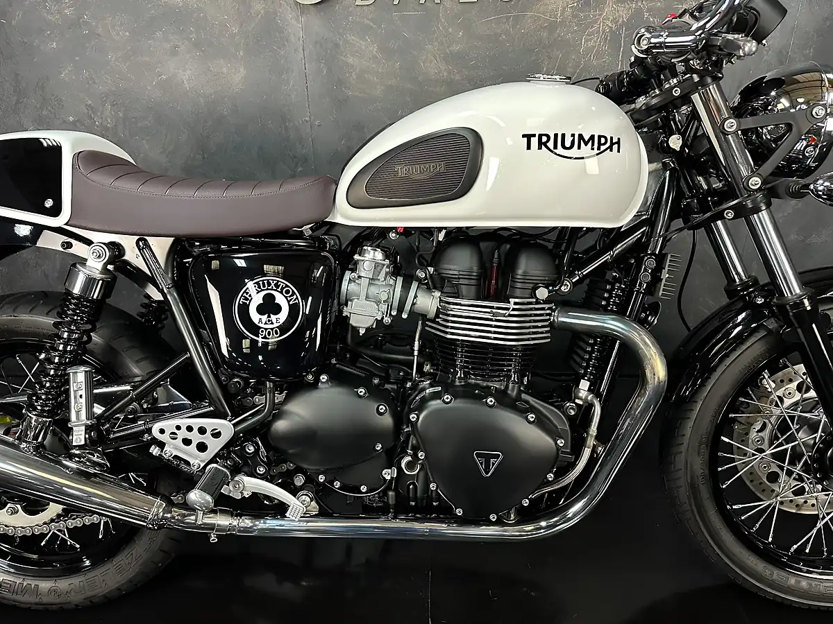 Used 2015 Triumph Thruxton 900 Ace Cafe Special Edition White - Interior and Exterior details 8