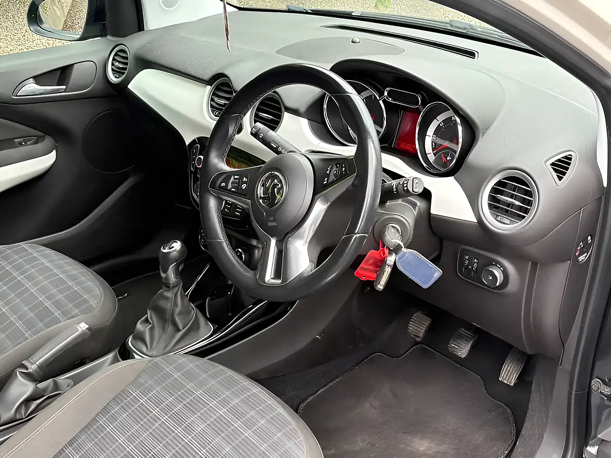 Used 2015 Vauxhall Adam Glam Black - Interior and Exterior details 11