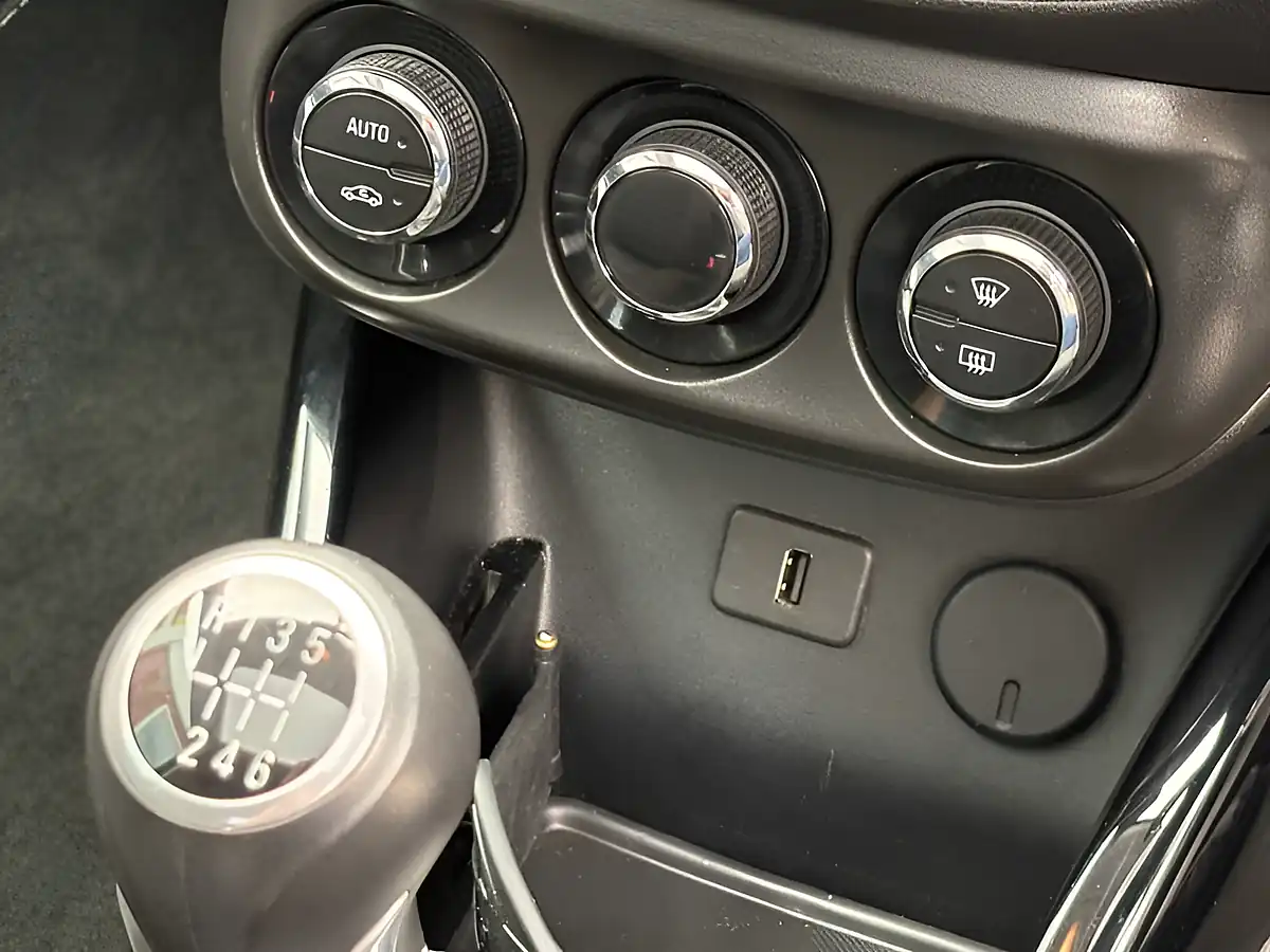 Used 2015 Vauxhall Adam Glam Black - Interior and Exterior details 15