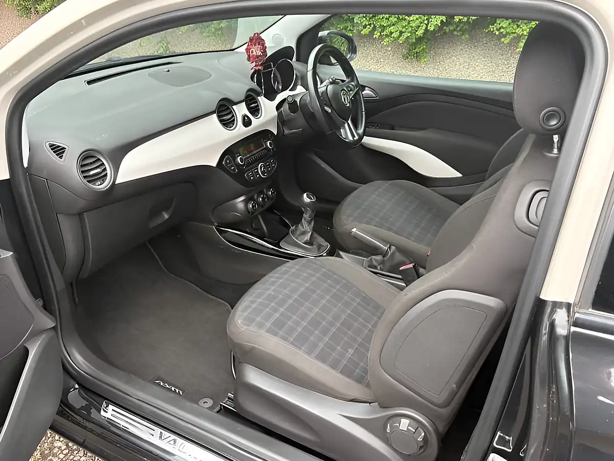 Used 2015 Vauxhall Adam Glam Black - Interior and Exterior details 18