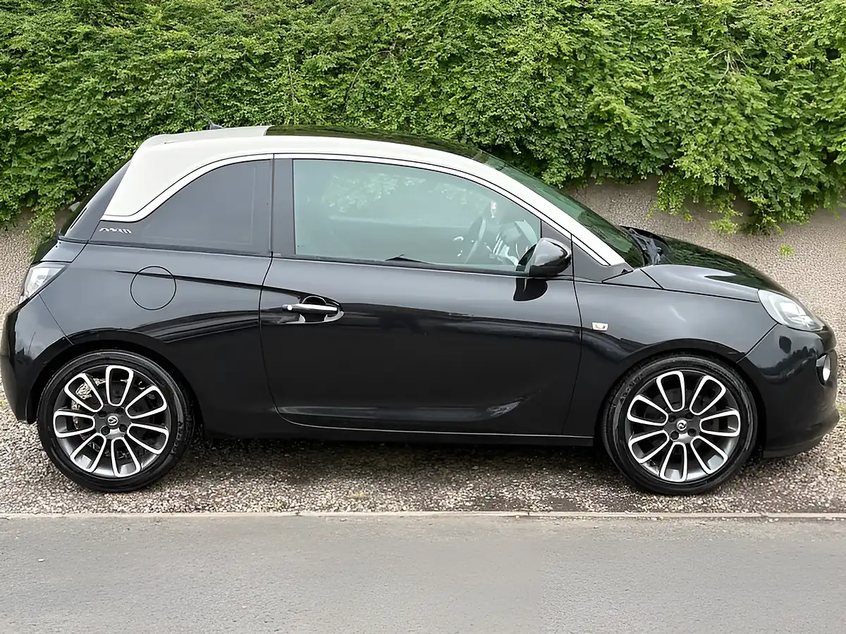 Used 2015 Vauxhall Adam Glam Black - Interior and Exterior details 2