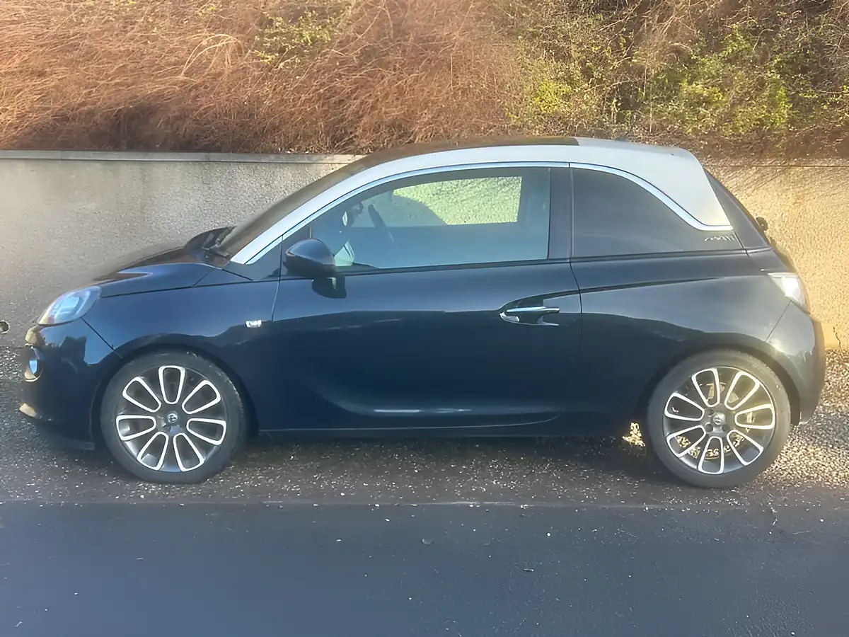 Used 2015 Vauxhall Adam Glam Black - Interior and Exterior details 4