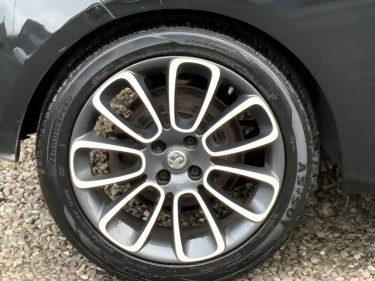 Used 2015 Vauxhall Adam Glam Black - Interior and Exterior details 4