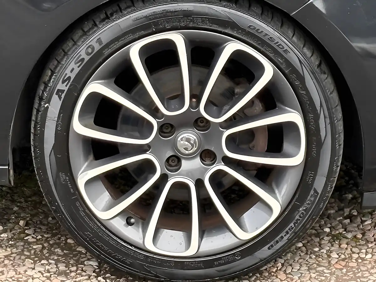 Used 2015 Vauxhall Adam Glam Black - Interior and Exterior details 5