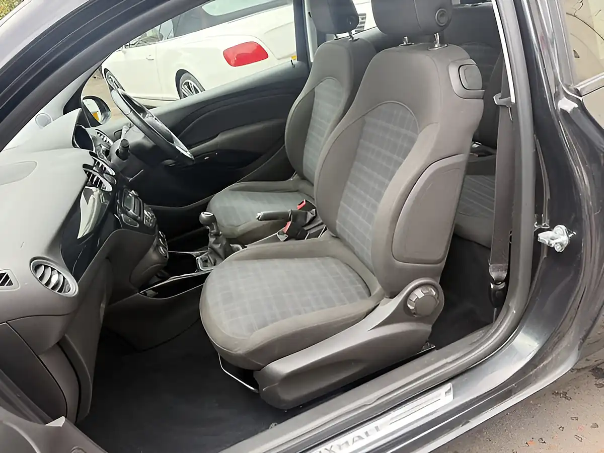 Used 2015 Vauxhall Adam Glam Black - Interior and Exterior details 10