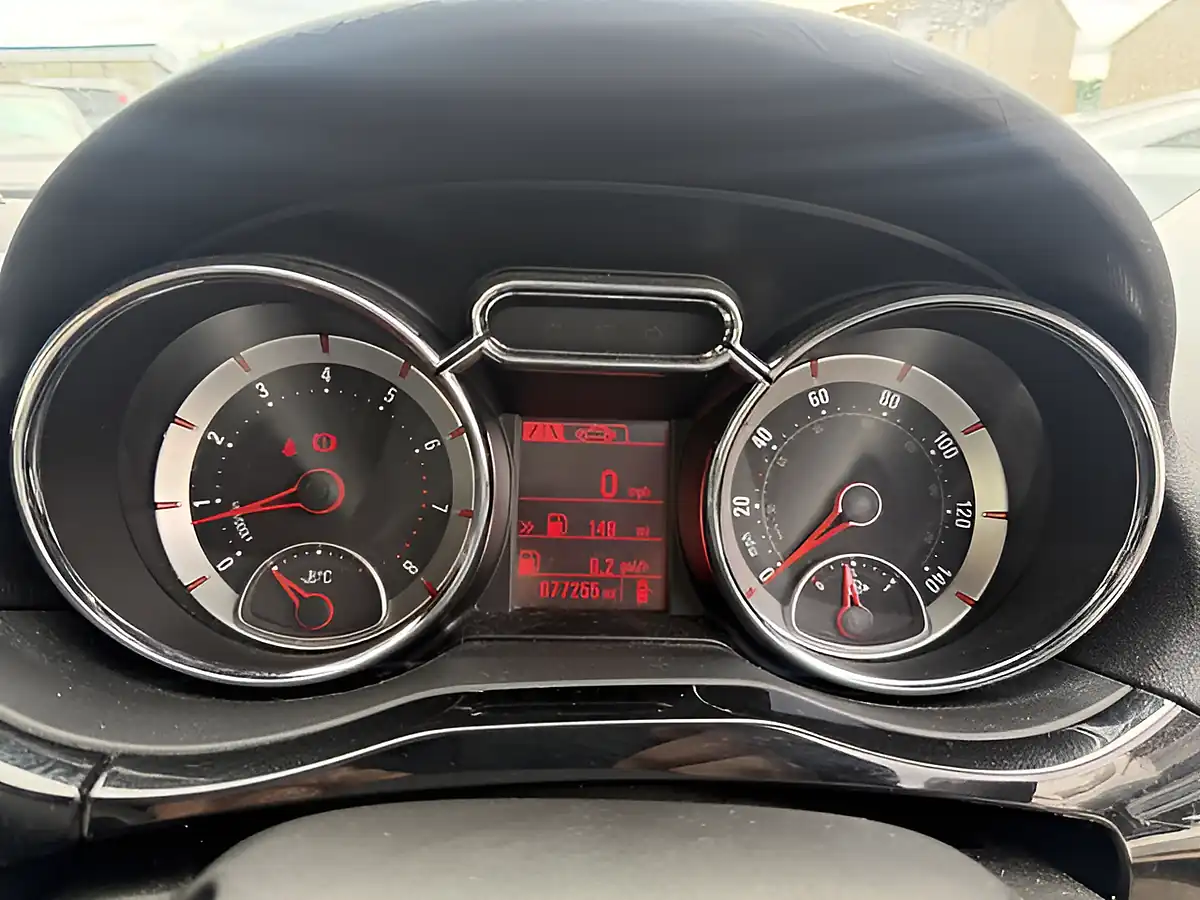 Used 2015 Vauxhall Adam Glam Black - Interior and Exterior details 14