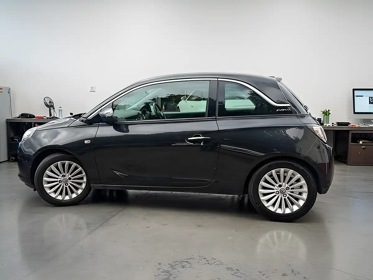 Used 2015 Vauxhall Adam Glam Black - Interior and Exterior details 6