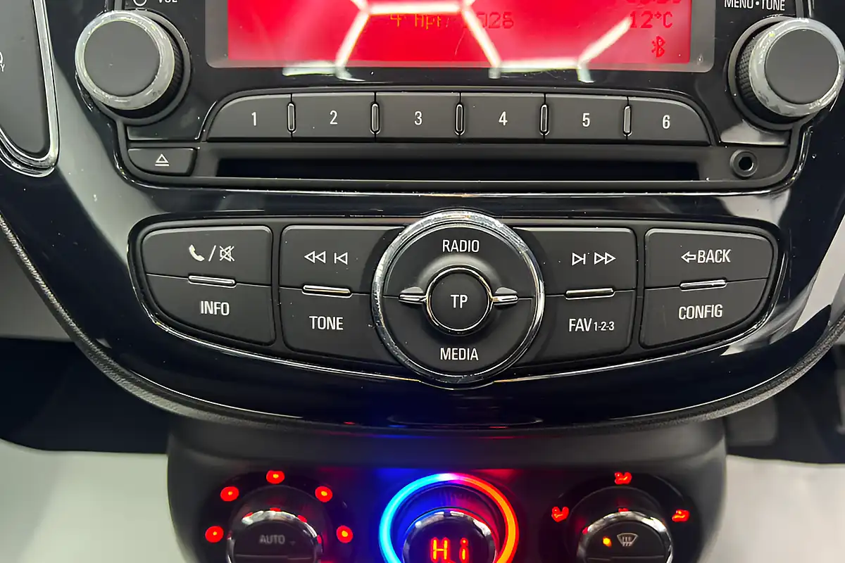 Used 2015 Vauxhall Adam Glam Blue - Interior and Exterior details 19