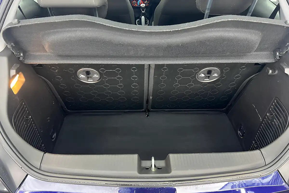 Used 2015 Vauxhall Adam Glam Blue - Interior and Exterior details 20