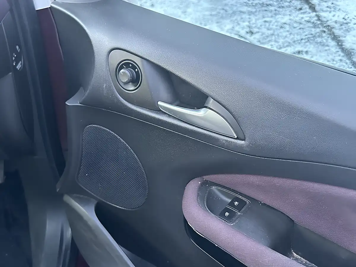 Used 2015 Vauxhall Adam Glam Red - Interior and Exterior details 15
