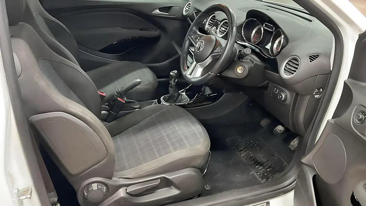 Used 2015 Vauxhall Adam Glam White - Interior and Exterior details 11