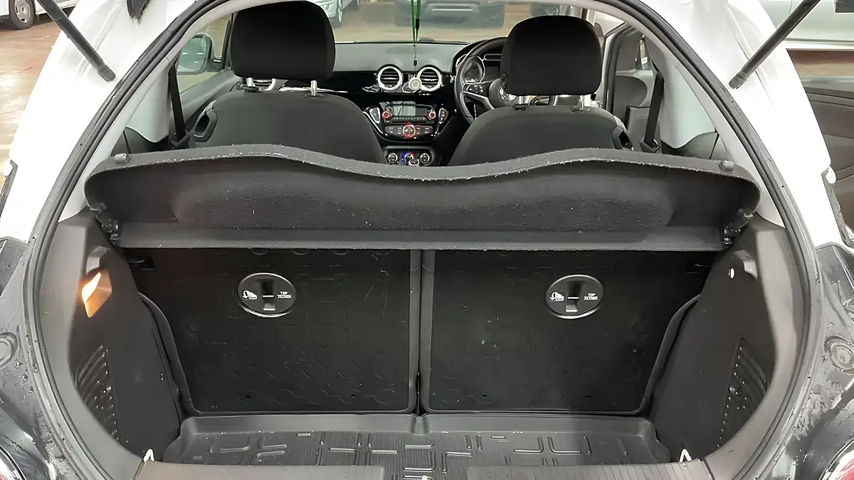 Used 2015 Vauxhall Adam Glam White - Interior and Exterior details 9
