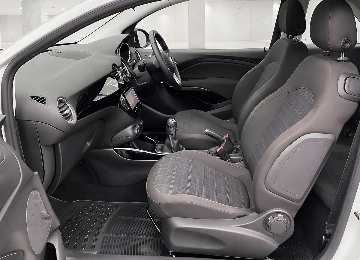 Used 2015 Vauxhall Adam Glam White - Interior and Exterior details 6