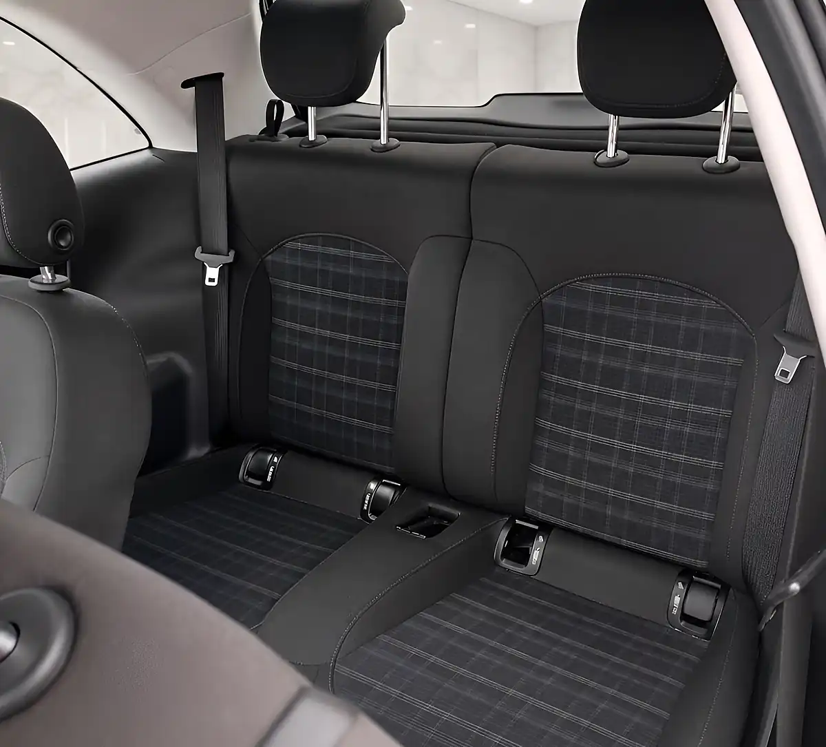 Used 2015 Vauxhall Adam Glam White - Interior and Exterior details 8