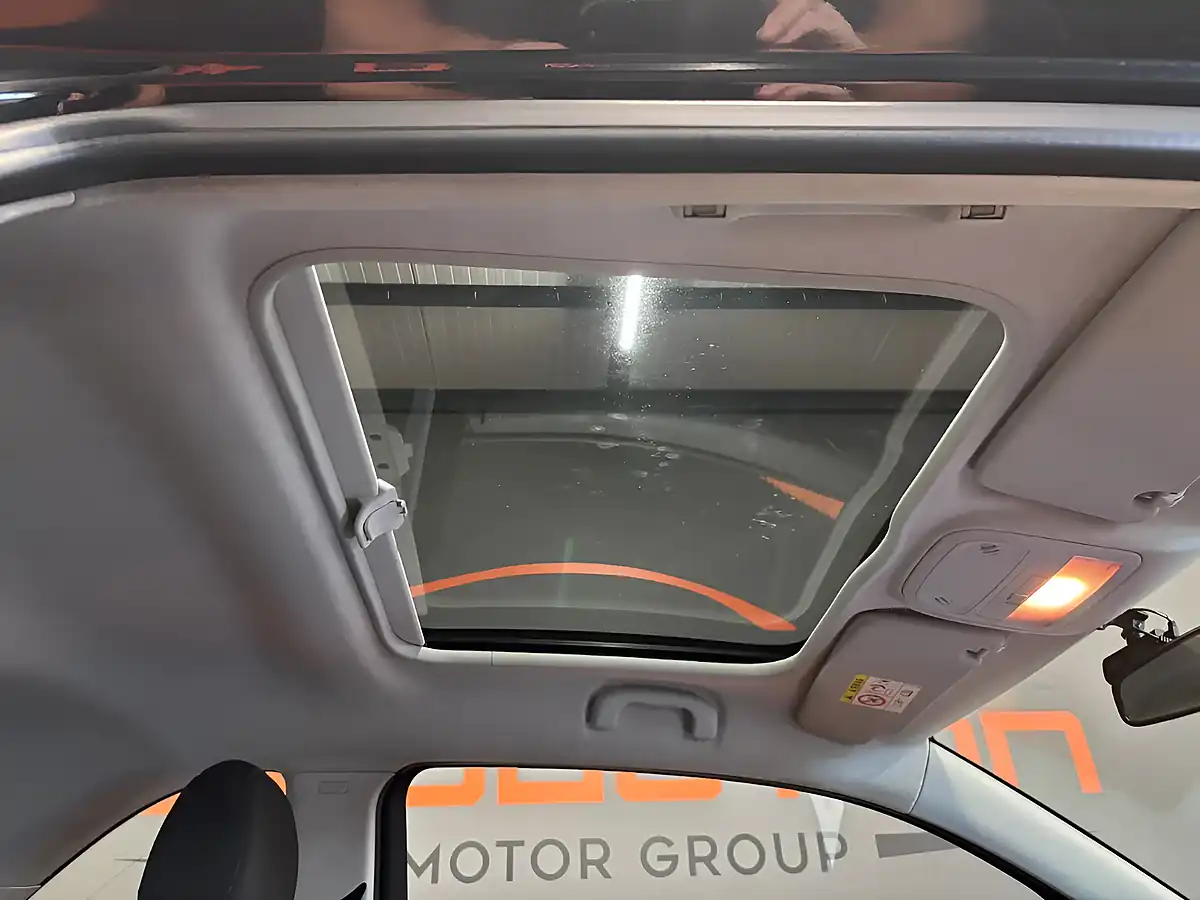Used 2015 Vauxhall Adam Glam White - Interior and Exterior details 13