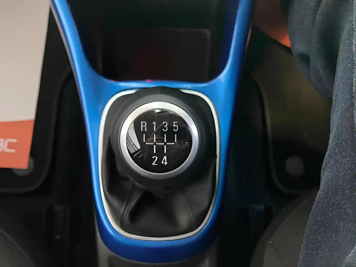 Used 2015 Vauxhall Adam Jam Blue - Interior and Exterior details 15