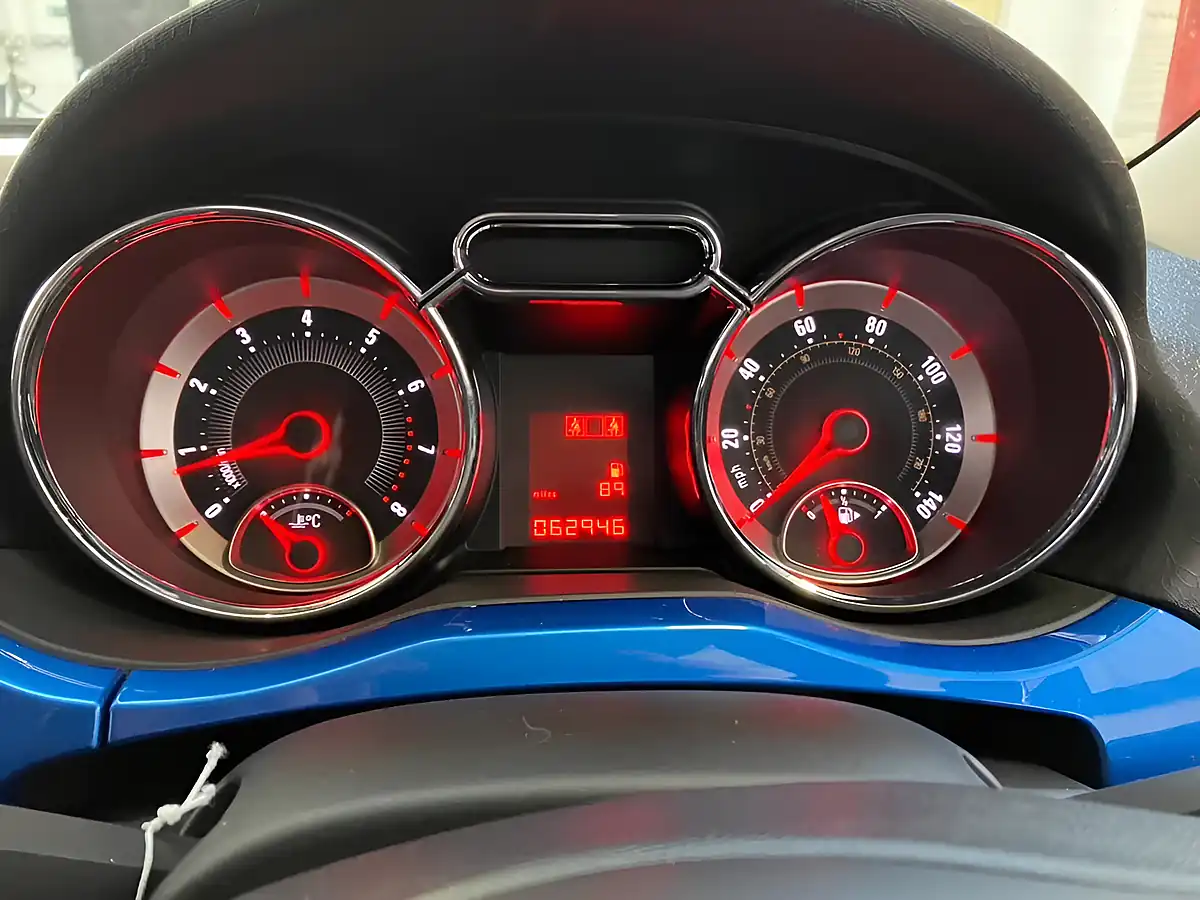 Used 2015 Vauxhall Adam Jam Blue - Interior and Exterior details 18