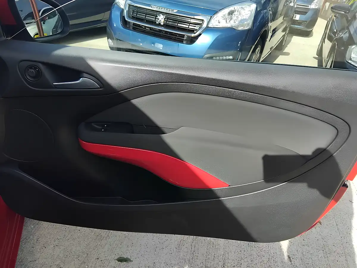 Used 2015 Vauxhall Adam Jam Red - Interior and Exterior details 14