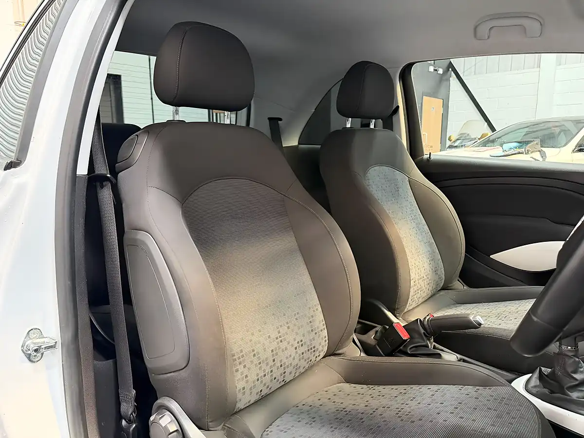 Used 2015 Vauxhall Adam Jam White - Interior and Exterior details 13